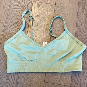 Lululemon size 8 sports bra with adjustable straps